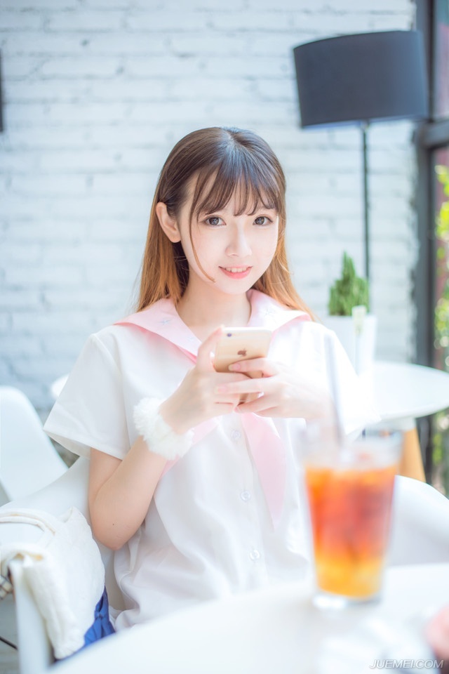 “主公有令，前益州牧刘璋，虽然在任期间，尸位素餐，滋生民怨，但念其乃汉室宗亲，削去其益州牧之职，保留其爵位，令到之日，随骠骑卫返回洛阳，出任尚书令一职，另，前益州守将张任忠肝义胆，忠勇有加，擢升为荡寇将军，领益州兵马，辅佐少主，保卫益州。”说完，雄阔海从一名骠骑卫手中接过一枚将印，扭头看向众人：“谁是张任，上前接印！”
